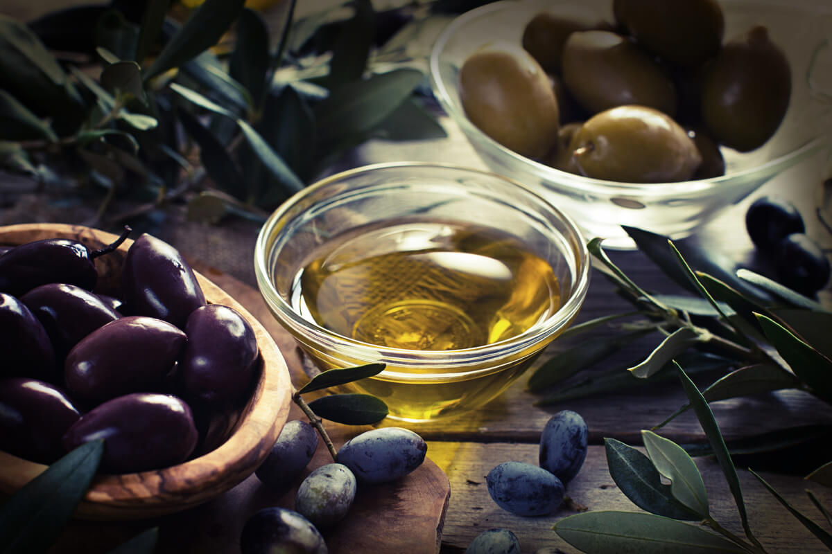 What Is Picual Olive Oil? Taste, Health Benefits & How to Use It